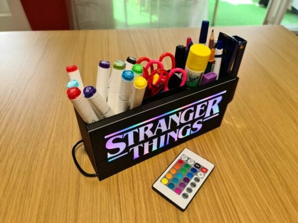 Porte stylos 22CM avec ou sans éclairage.  (nom/thème au choix) – Image 4