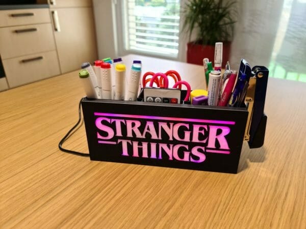 Porte stylos 22CM avec ou sans éclairage.  (nom/thème au choix) – Image 3
