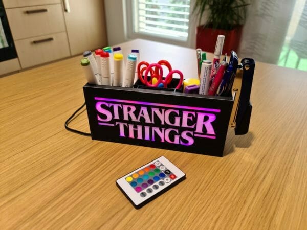 Porte stylos 22CM avec ou sans éclairage.  (nom/thème au choix) – Image 2